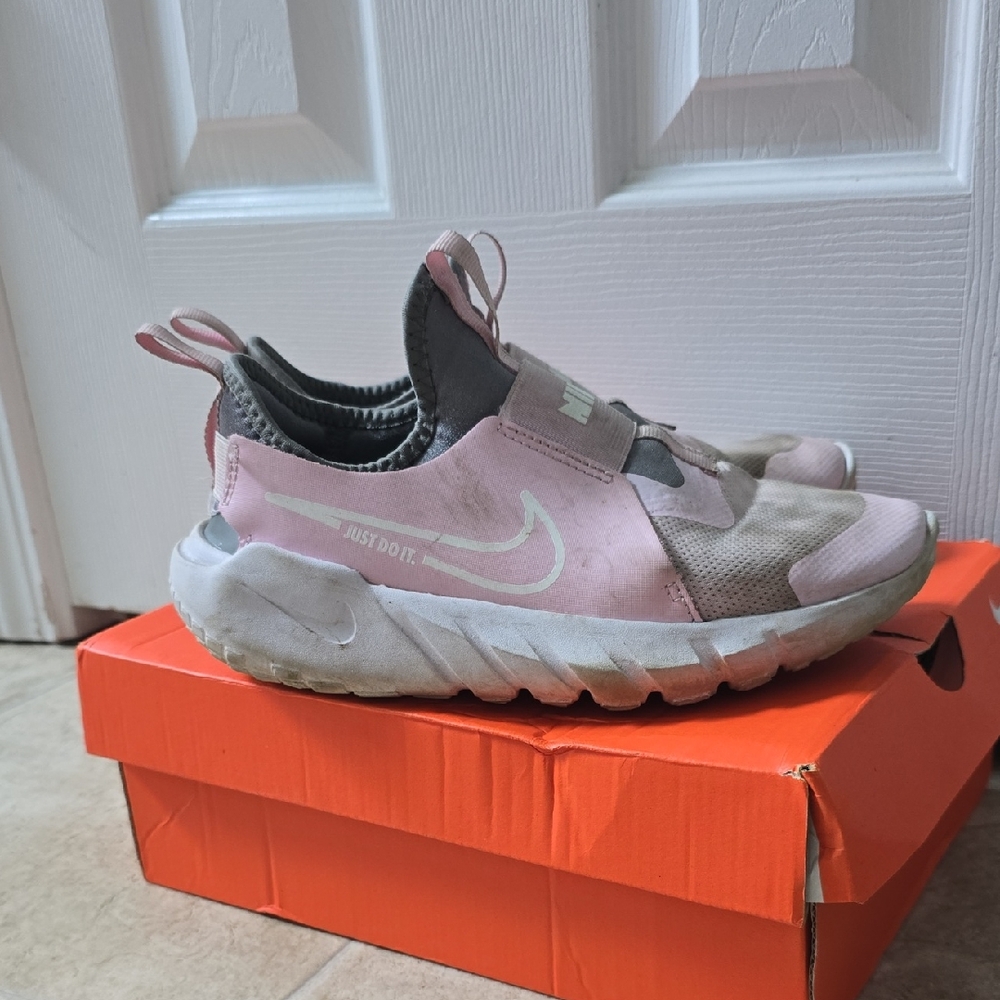 Nike Pink FLEX RUNNER 2 (Gs) Rose MOUSSE size 4 GIRLS